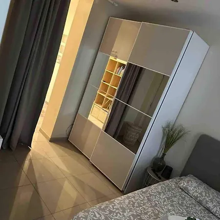 Apartment Spacieux Avec Terrasse Et Garage Prive